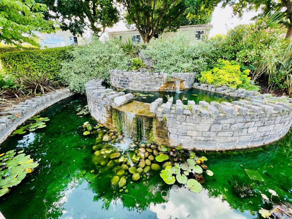 Waterfall Retreat Poole Exterior foto